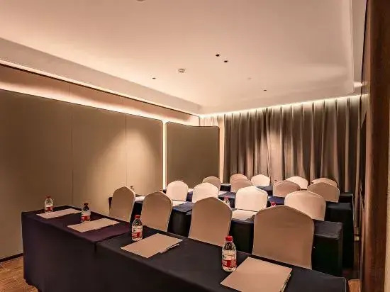 RED MAPLE HOTEL（Qiqihar Railway Station）