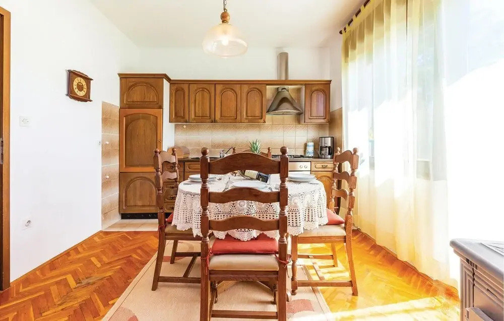 Gorgeous Home In Selce With House Sea View