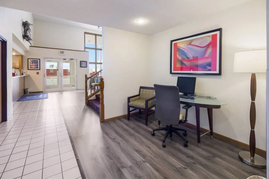 Alliance Hotel & Suites, a Howard Johnson by Wyndham