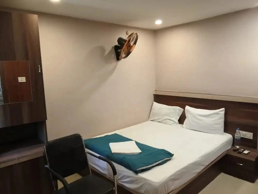 New Hotel Tuk Tuk Palace