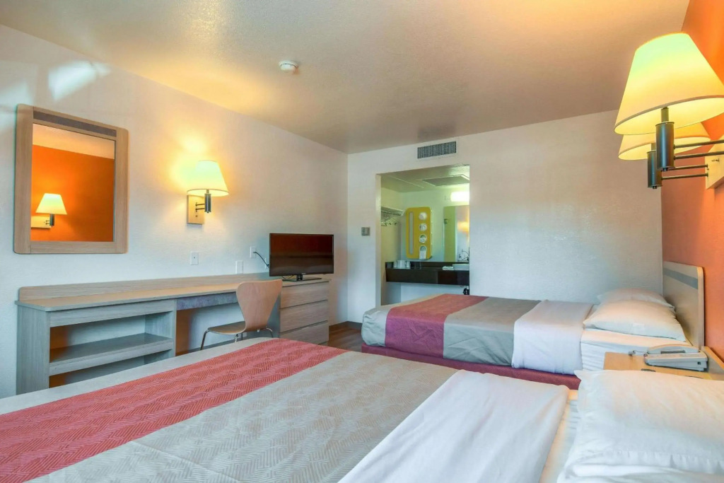 Motel 6-Pomona, CA - Los Angeles