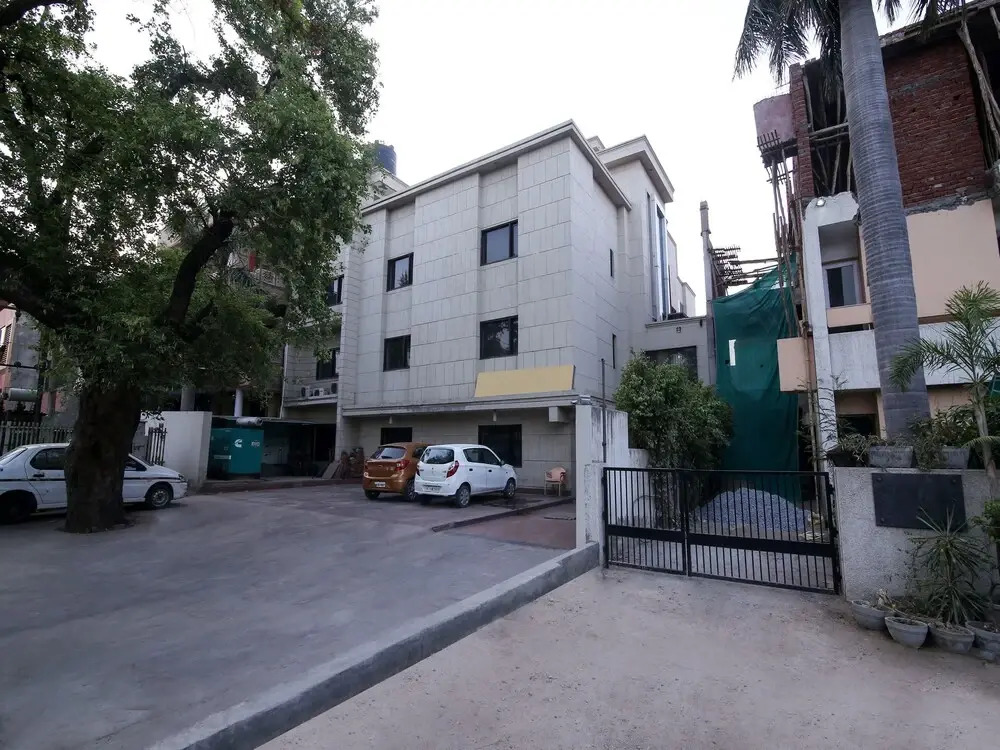Capital O 4012 Hotel Agra Cantt