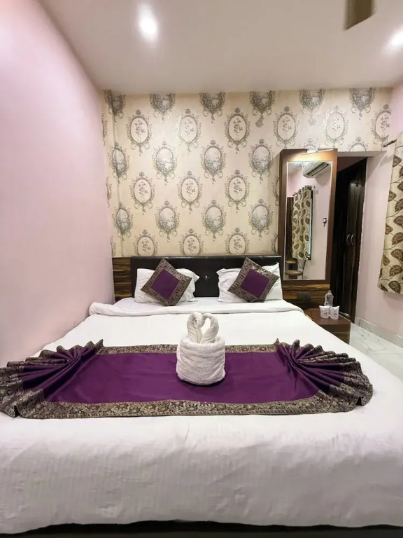 Hotel Bharat