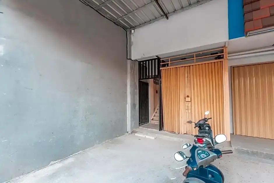 OYO Life 2709 Kost Cirendeu