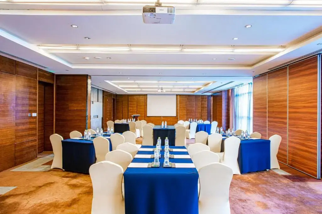 Holiday Inn Qingdao City Centre by IHG
