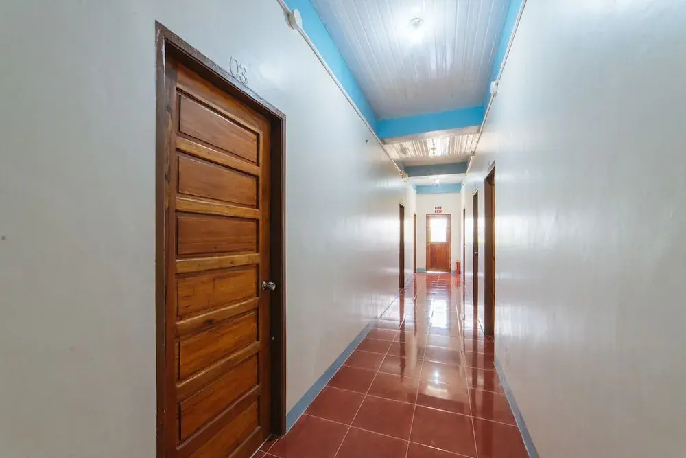 RedDoorz Near Lucap Wharf Alaminos