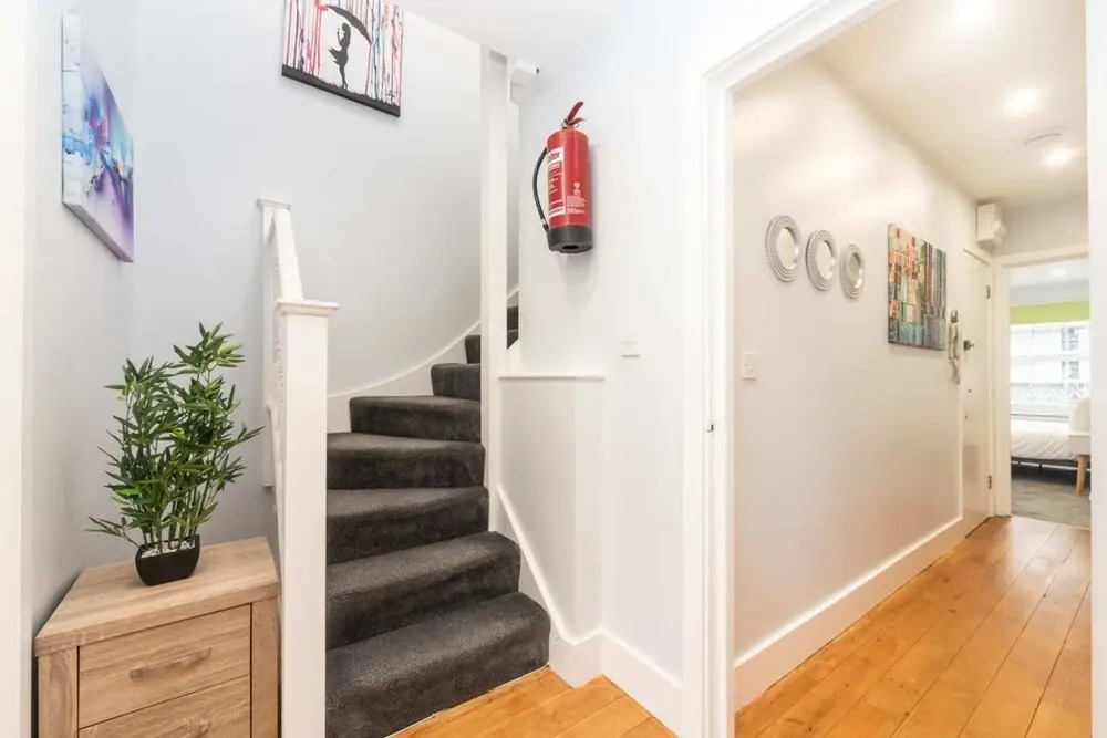 Bright & Chic St John's Hill Duplex