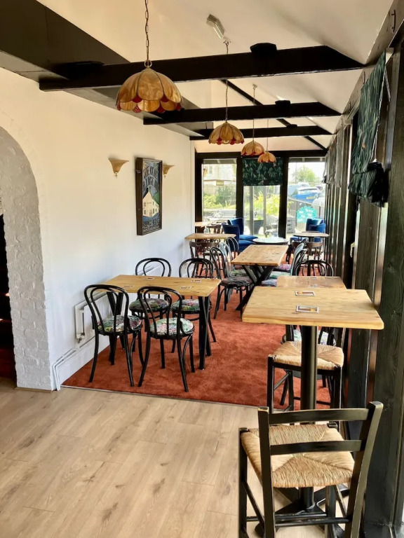 The Crown Lodge Bar Bed & Breakfast