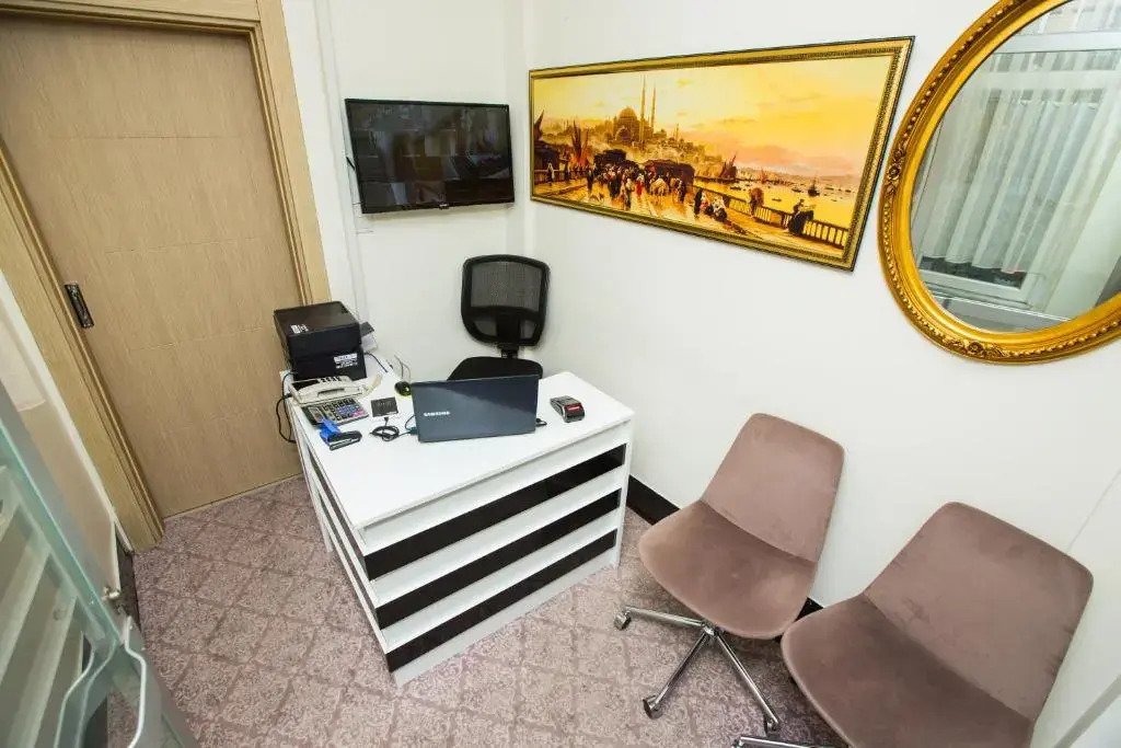 Honey Hotel