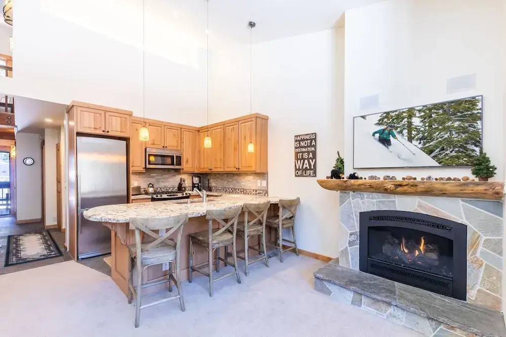 Beautiful Mountain 2 Bedroom Ski-In/Ski-Out in Ski Trails by RedAwning Save 10% on 3 Nights, 15% on 5 Nights!