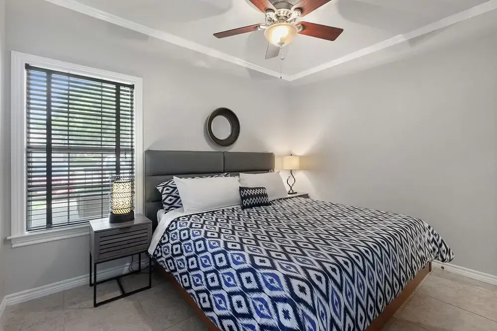 New! Modern Riverfront Apt 5blks to Schlitterbahn!
