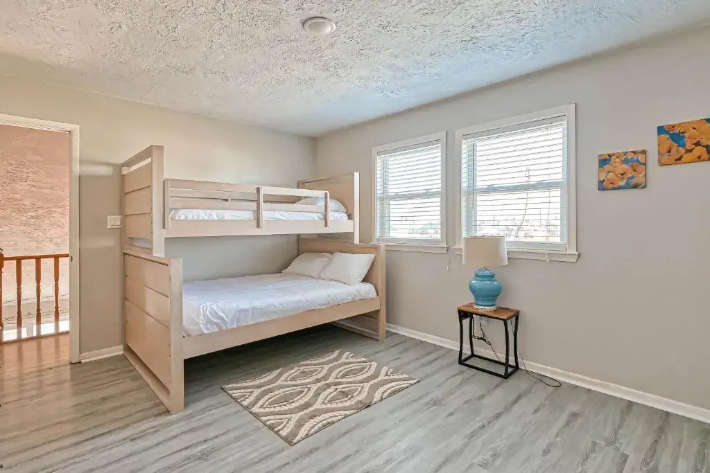 Anchor N Play in Sea Isle On Canal 5 Bdrms Huge Deck Beach Access