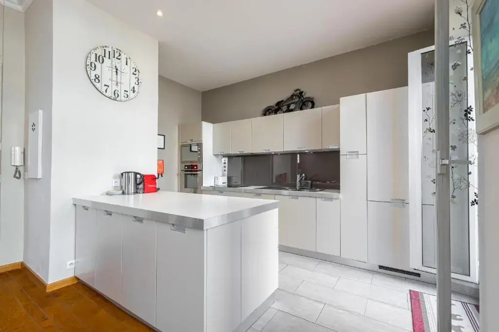Bourgeois 3 bdrs & Large Terrace - 5mn from le Palaisdowtown