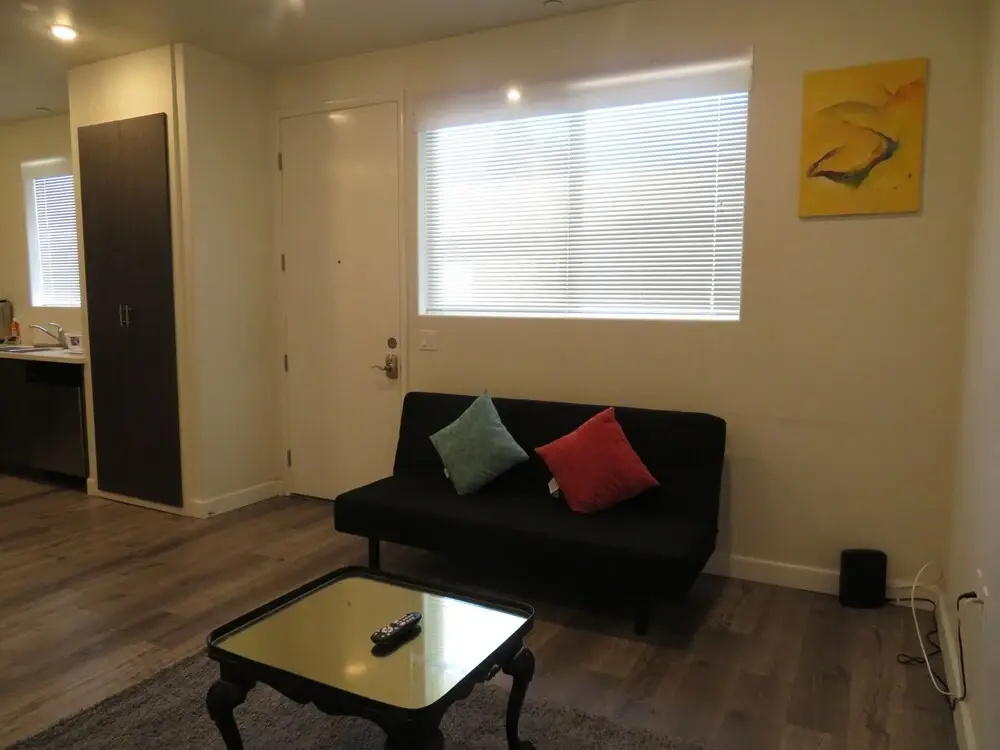 Fully Furnished Apartments near Hollywood