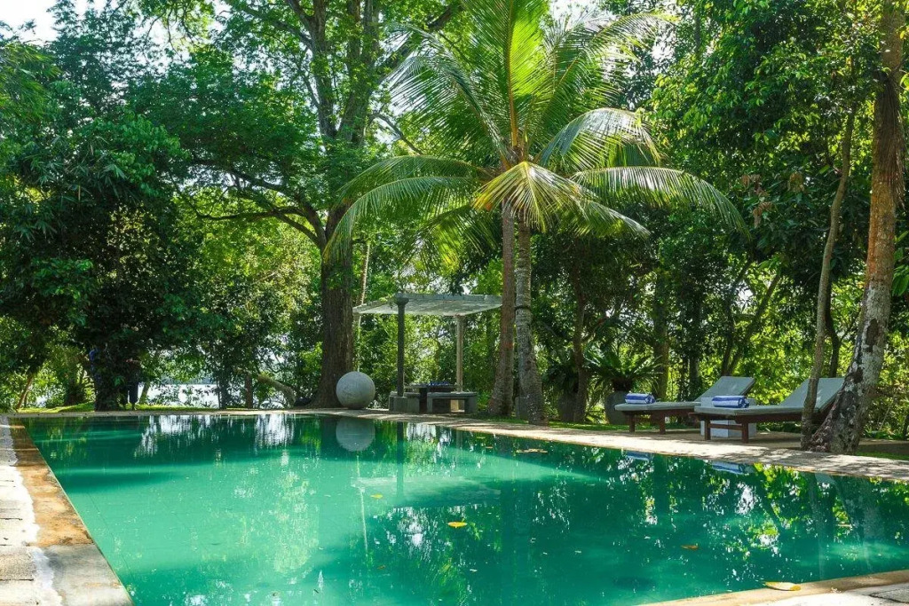 MO River House Luxury Villa