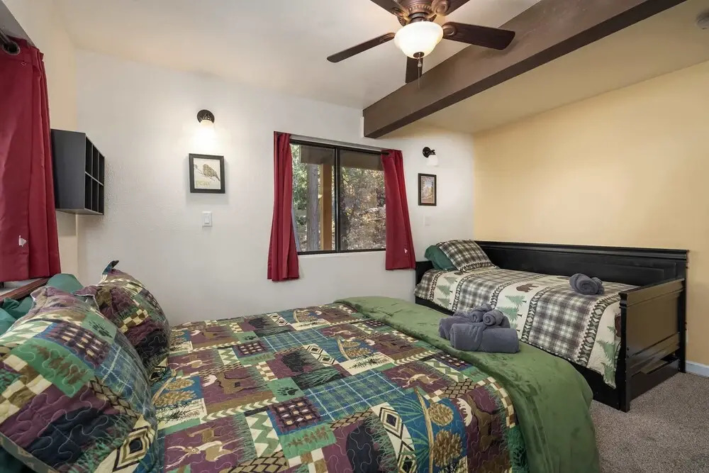 Yosemite Aviary and Quail Within Yosemite - 2 Separate Units, Up To 14 Guests!