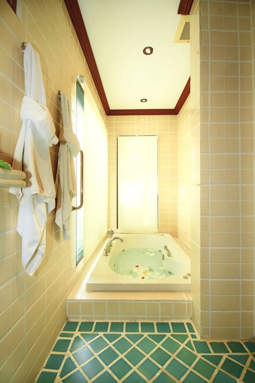 Pao Jin Poon Beach Front Villa