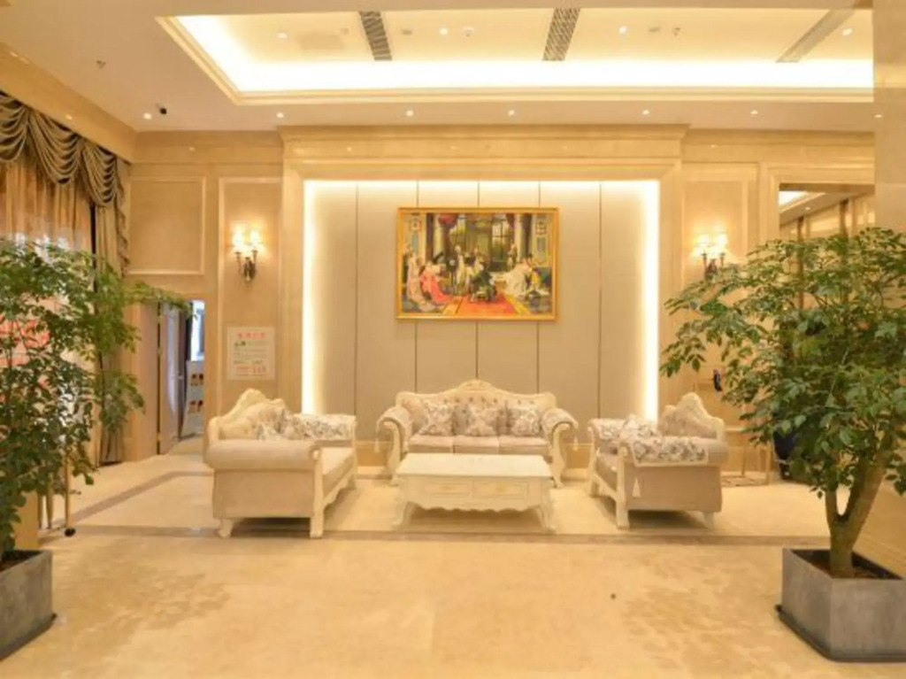 Vienna International Hotel (Luzhou High-speed Railway Station Southwest Trade City)