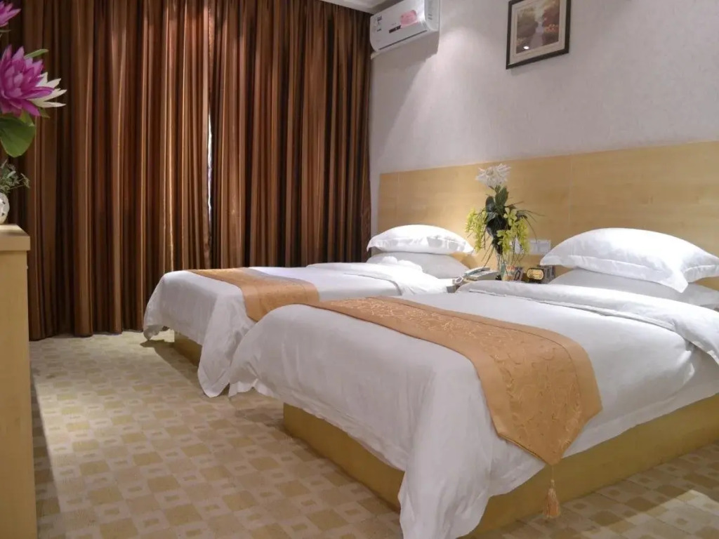 Hawks Holiday Hotel