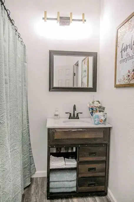 The Country Cottage - Perfectly Located off I-40