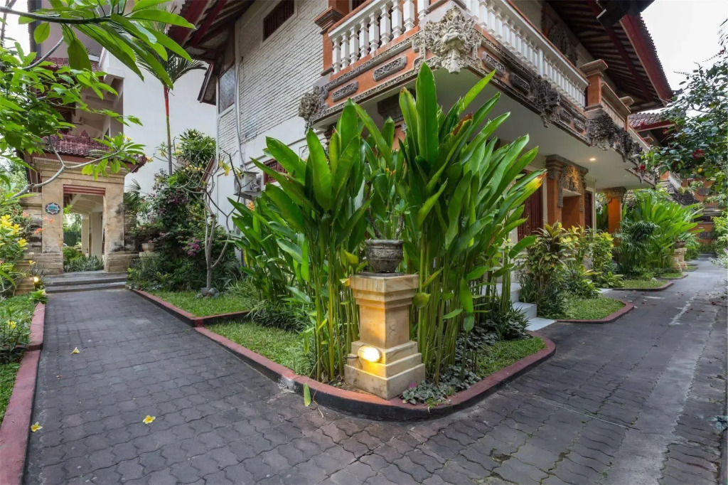 RedDoorz near Seminyak Beach