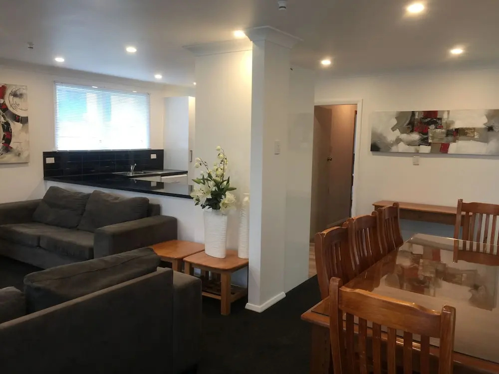 3 & 4 Bedroom Holiday Houses Central Picton