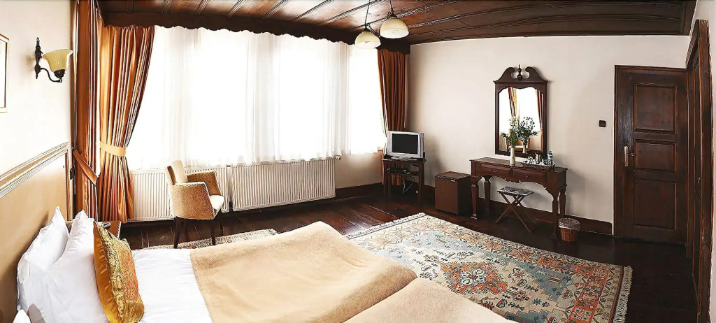 Uğurlu Konakları