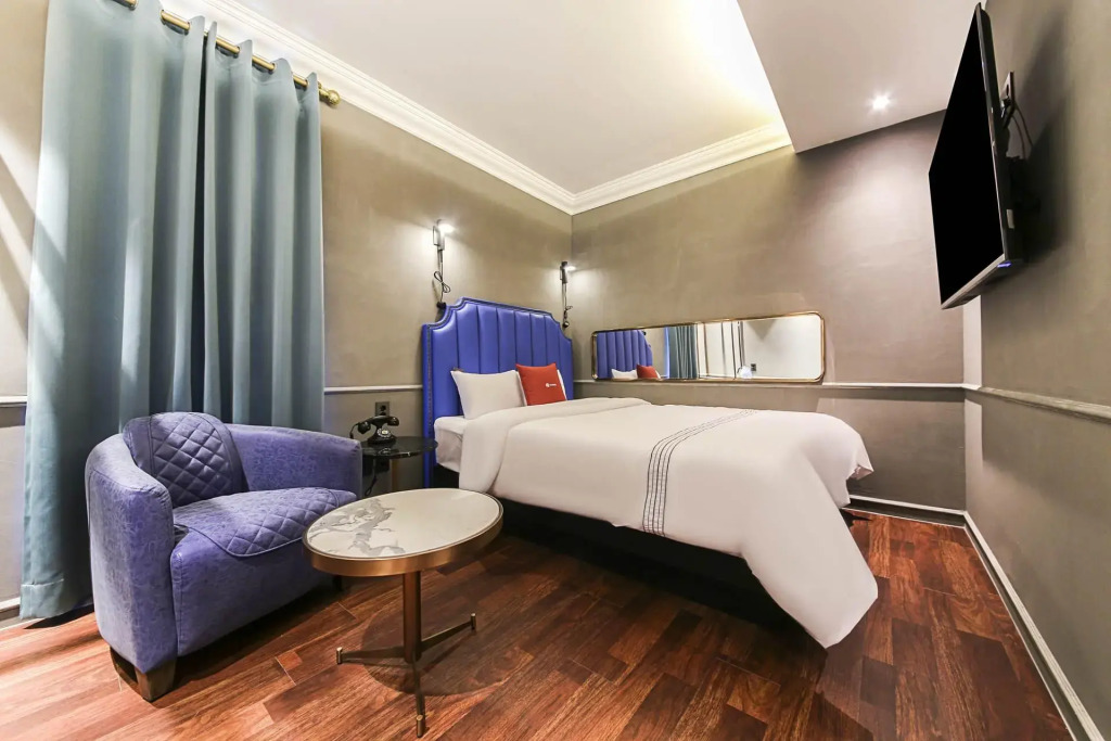 Lerocherrouge Hotel