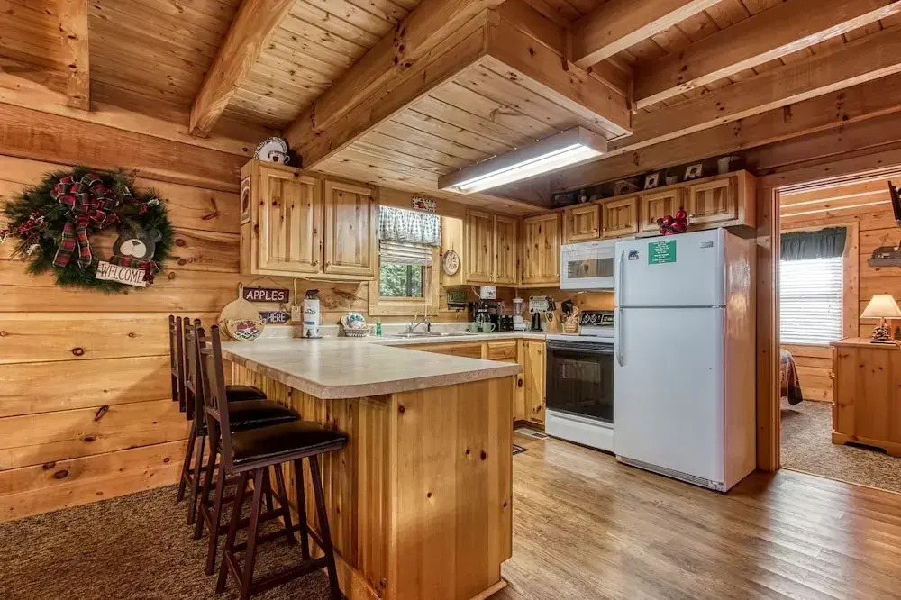 ER245 - Almost Heaven Great Location - Close To Town! 3 Bedroom Cabin by RedAwning