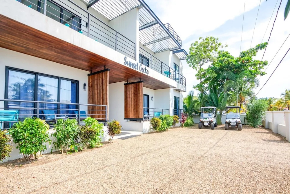 Sunset Gecko - Beachfront Condo Complex In Placencia Village