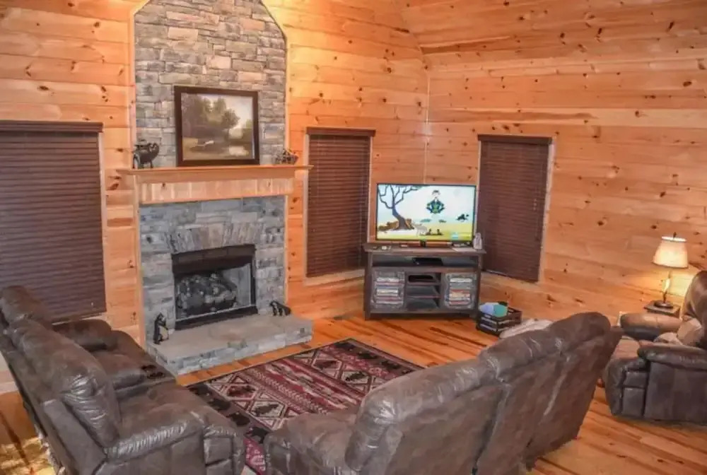 Harleys River Retreat - Charming Cabin in Coosawattee River Resort Hot tub
