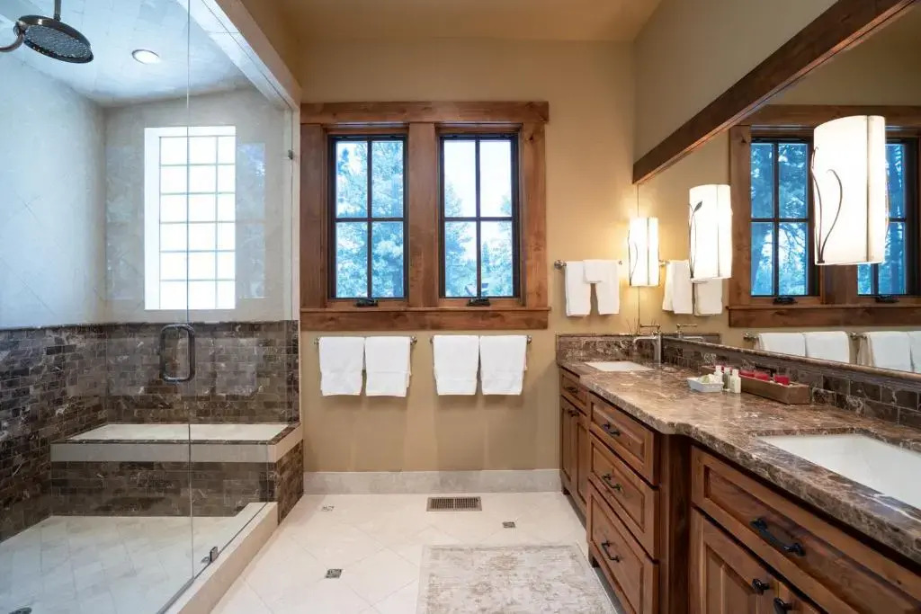 Luxury 4BD Residence on Old Greenwood Golf Course. Free Grocery Delivery
