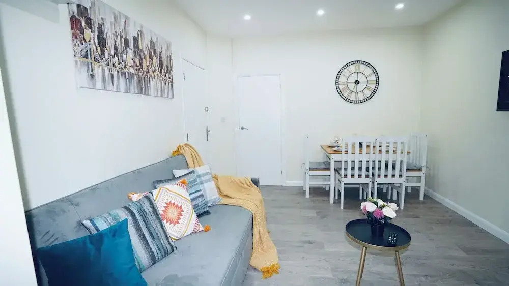 F3 Cranbrook Stunning Apt Free Parking