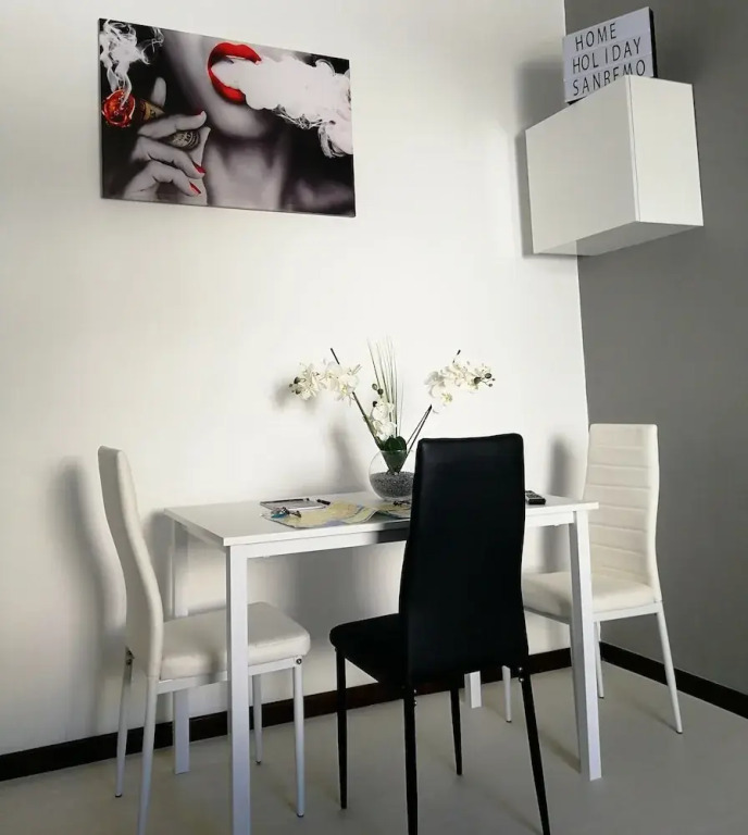 HomeholidaySanremo - CITY CENTRE APARTMENT