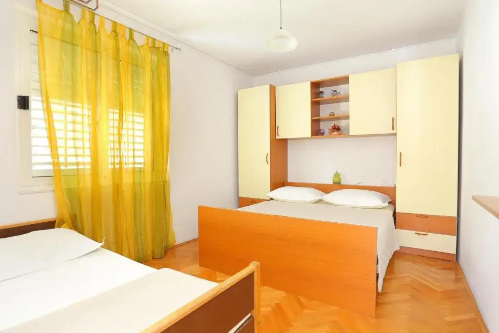 Apartments by the sea Makarska - 20587