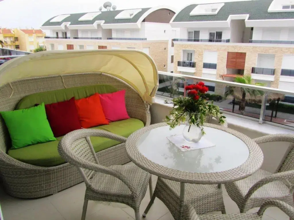 Beautiful Home In Gated Side Hill community