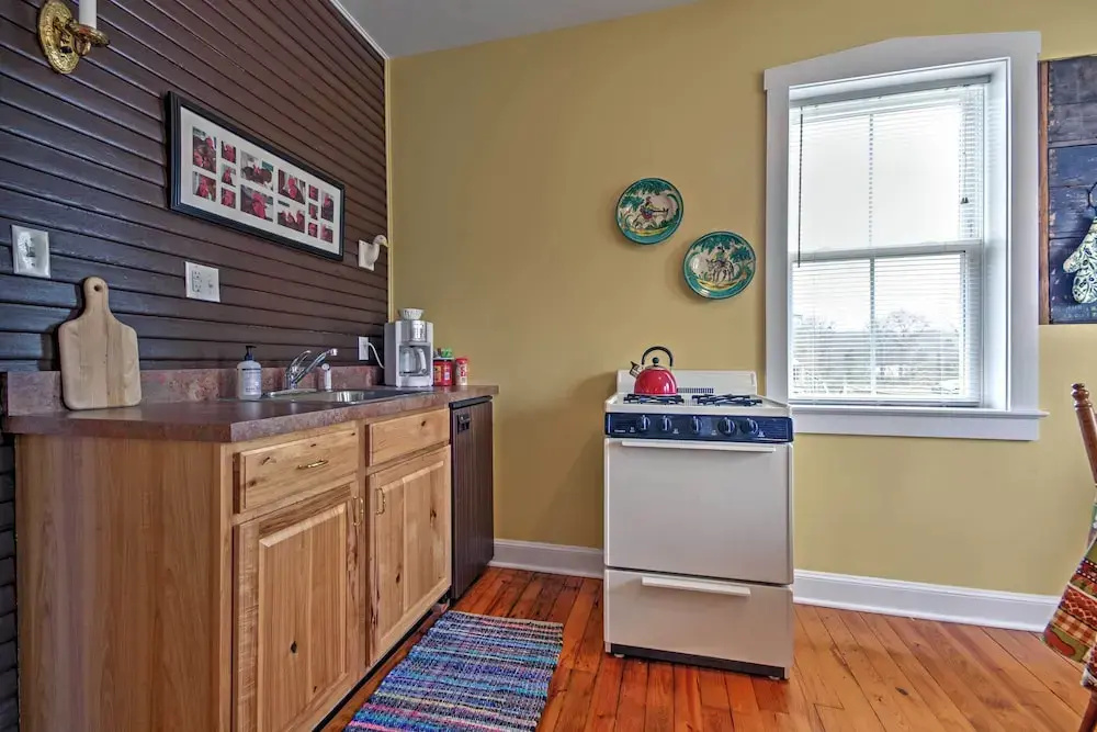 Charming Berger Apt on 42-acre Farm w/ Pool Access