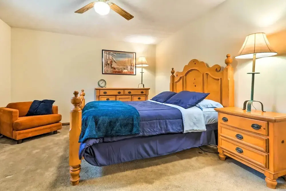 Lake Harmony Home w/ Deck - 3 Mi to Ski Slopes!