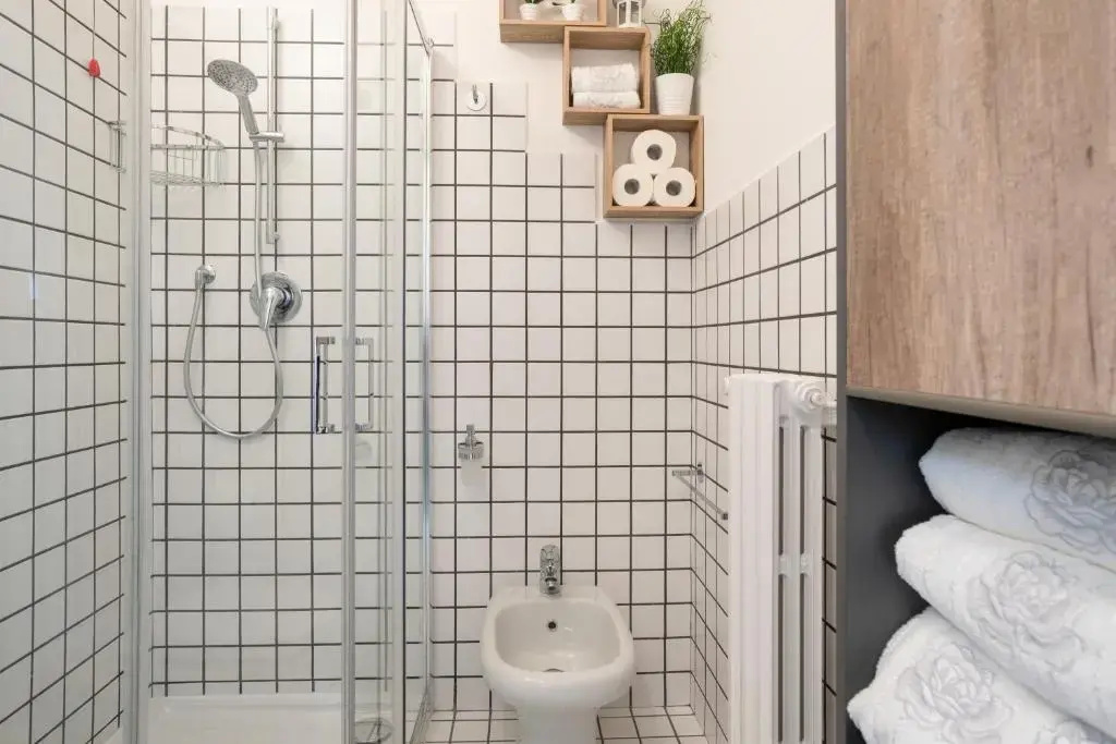 Guesthost - Ossuccio Apt with Ac, Balcony & Parking! (Adults Only)