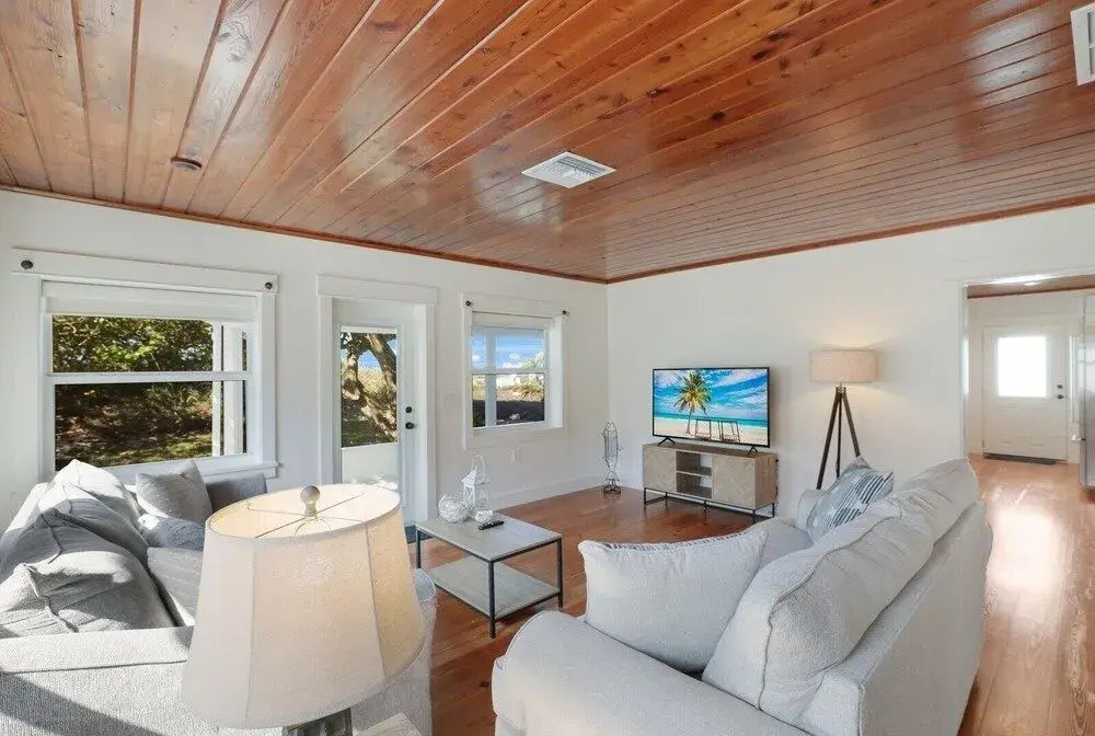 The Beach House 2 2 Bedroom Home by RedAwning