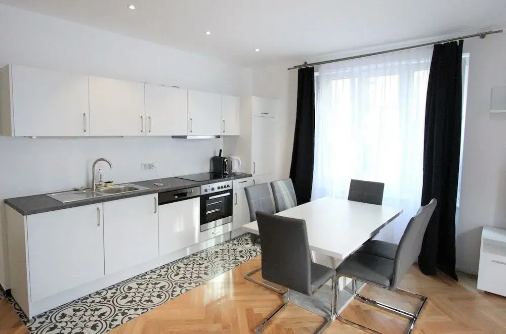Edelweiss City Apartments State Opera