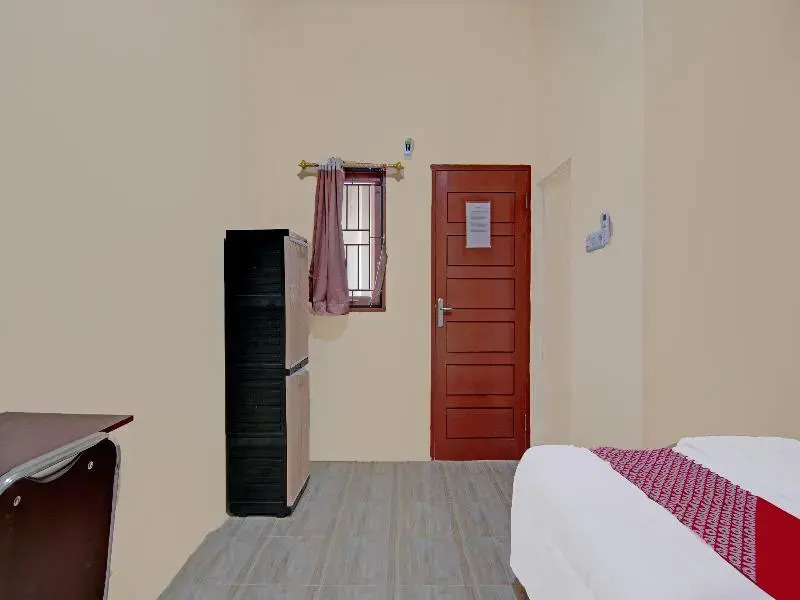 Oyo 91835 Djasur Kost