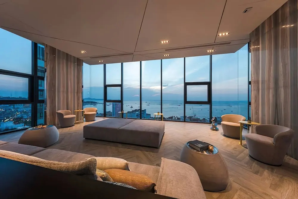 Central Location, Amazing Infinity Pool Near Beach