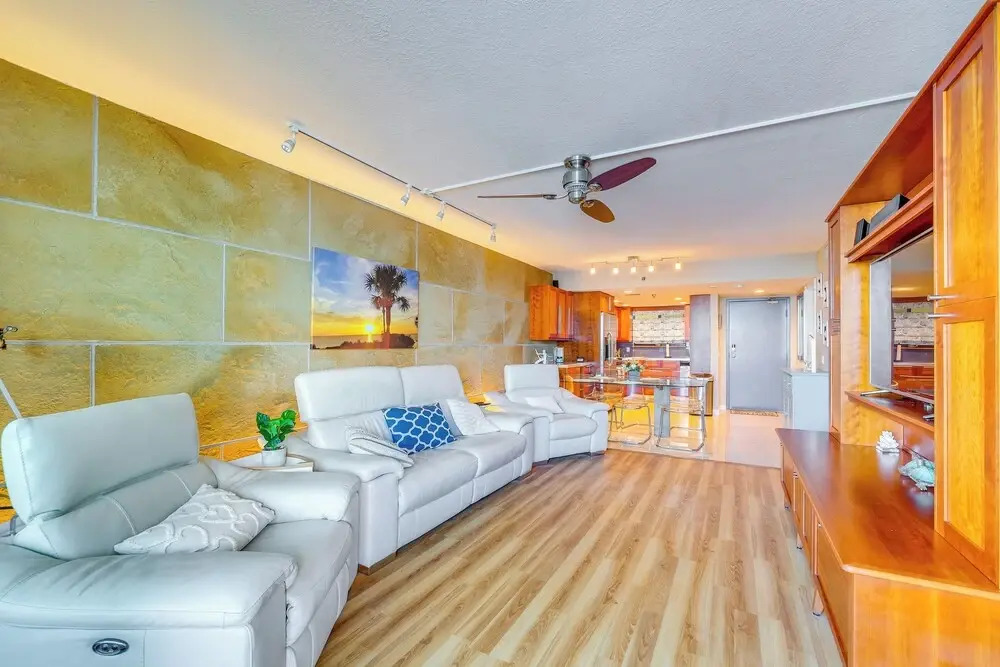 Tropical Retreat w/ Pool & Tennis Courts in Hudson