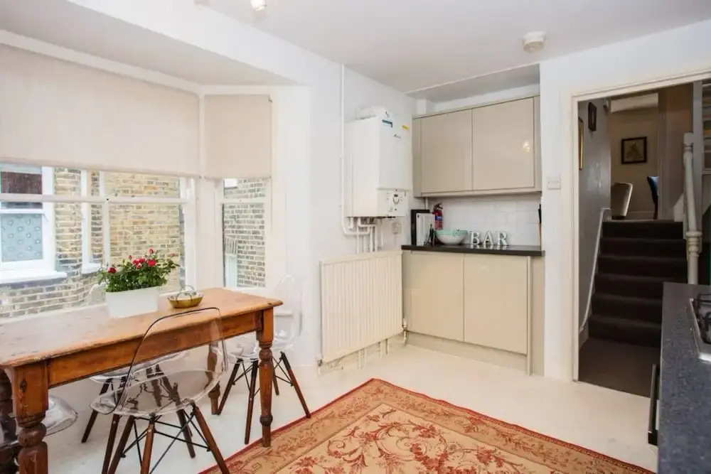 Flat in Battersea Accommodates 5