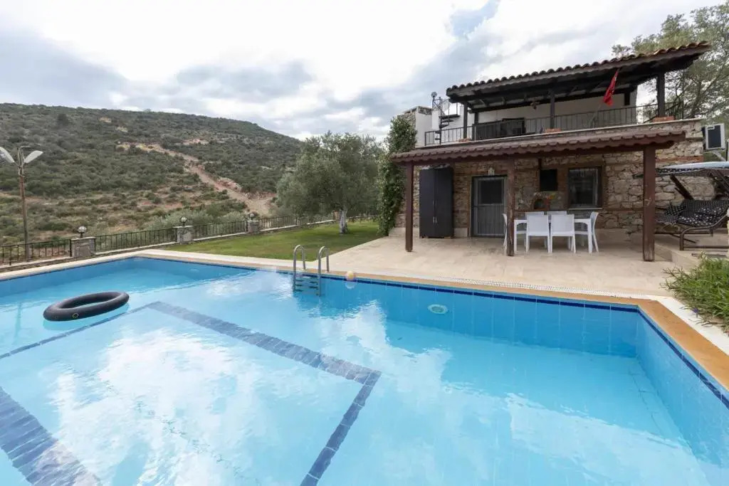 Splendid Villa Surrounded by Nature near Milas-Bodrum Airport
