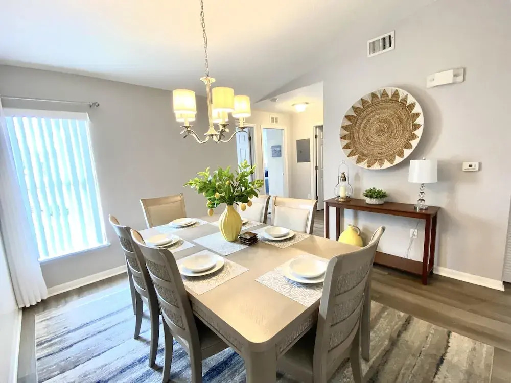 Grand Palm Community, Picnic Benches, Tennis Court and Much More!!