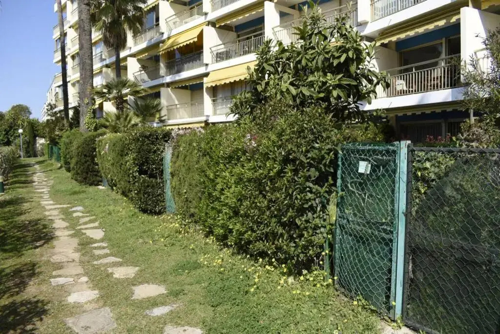 Nice studio with garden and parking - Near beach