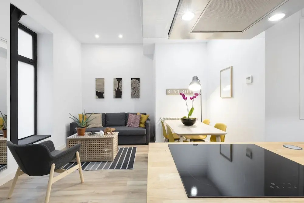 Atocha Apartment by FlatSweetHome