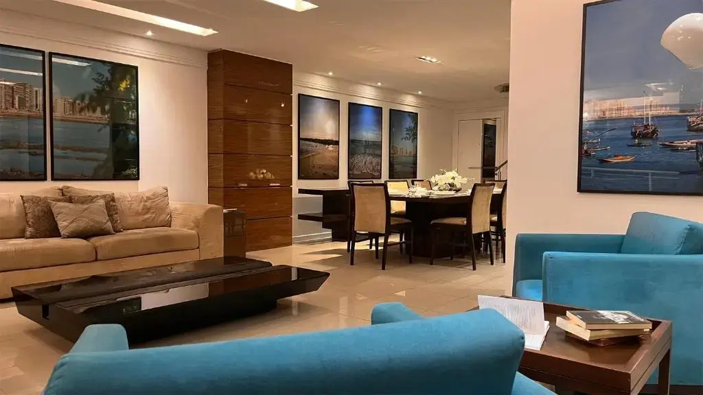 Luxuosa cobertura de 380m² a 850m da Av Beira Mar